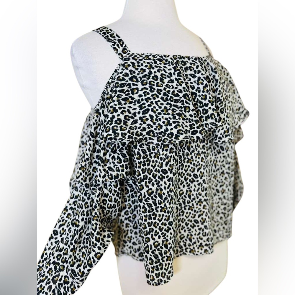 Roommates Black and White Leopard Print Top